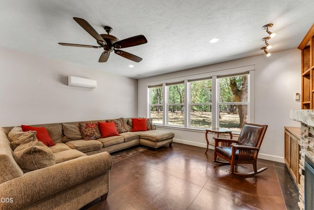 438 Murphy Creek Road, Grants Pass, OR 97527