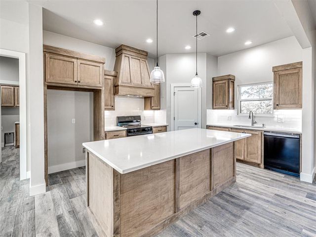 10470 Bison Way, Blanchard, OK 73010