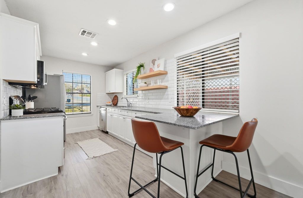 8501 Palace PKWY, Austin, TX 78748