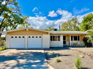 235 LUNA Avenue NE, Los Lunas, NM 87031