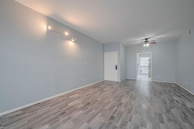 9707 Richmond Avenue 103, Houston, TX 77042