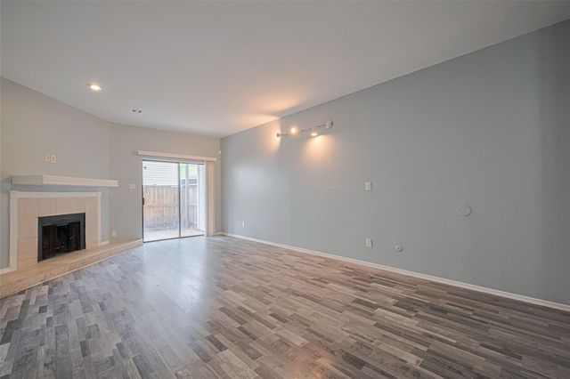 9707 Richmond Avenue 103, Houston, TX 77042