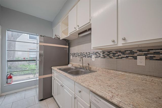 9707 Richmond Avenue 103, Houston, TX 77042