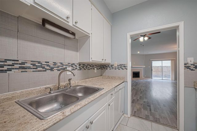 9707 Richmond Avenue 103, Houston, TX 77042