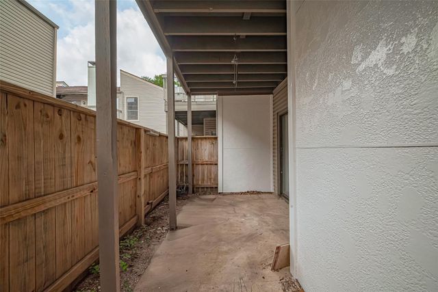 9707 Richmond Avenue 103, Houston, TX 77042