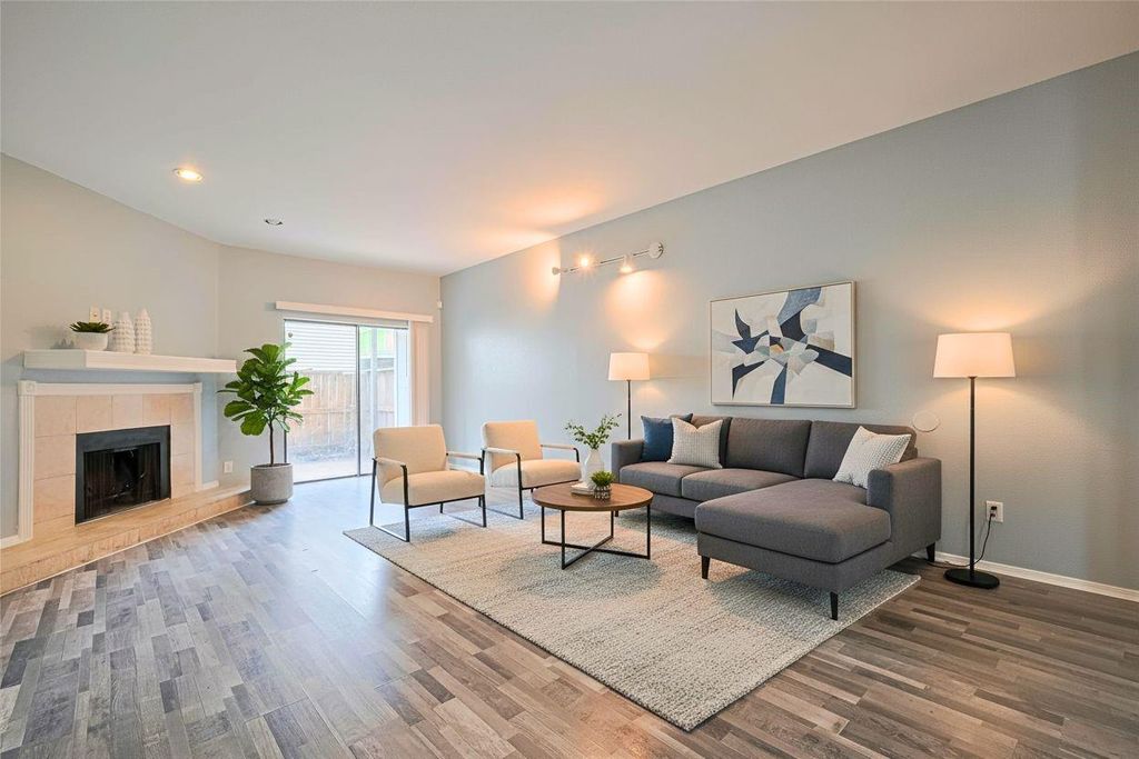 9707 Richmond Avenue 103, Houston, TX 77042