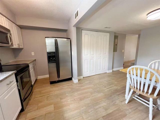 14402 REUTER STRASSE CIRCLE 223, Tampa, FL 33613