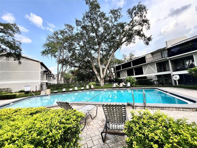 14402 REUTER STRASSE CIRCLE 223, Tampa, FL 33613
