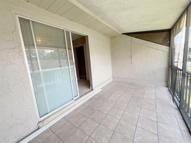 14402 REUTER STRASSE CIRCLE 223, Tampa, FL 33613