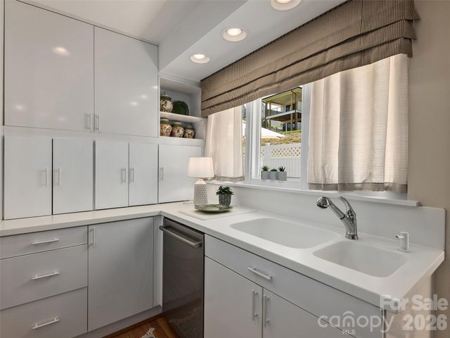7 Glen Falls Road, Asheville, NC 28804