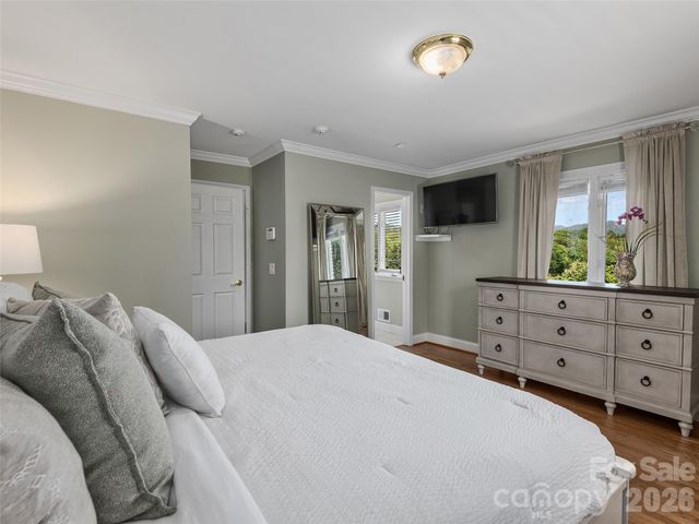 7 Glen Falls Road, Asheville, NC 28804