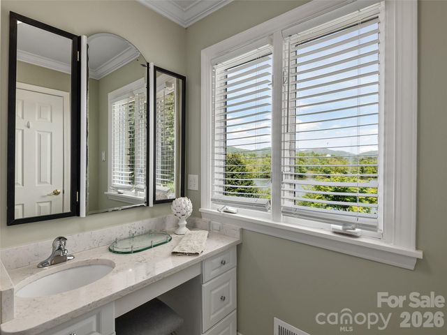 7 Glen Falls Road, Asheville, NC 28804