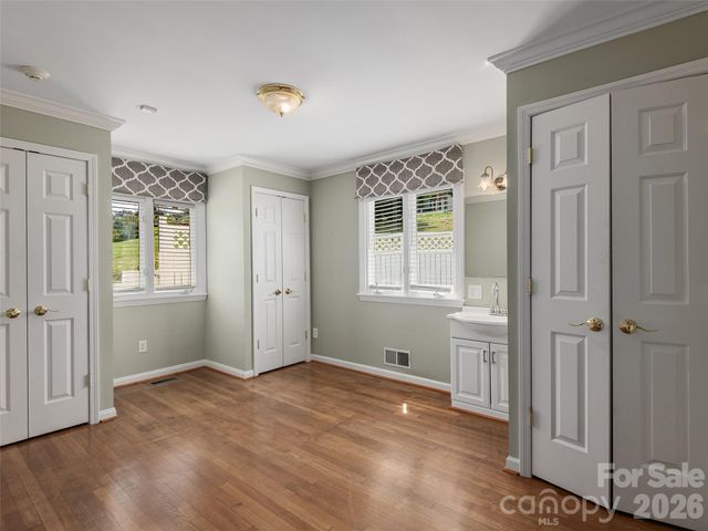 7 Glen Falls Road, Asheville, NC 28804