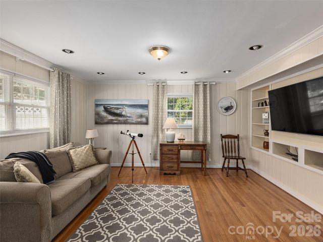 7 Glen Falls Road, Asheville, NC 28804