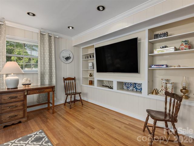 7 Glen Falls Road, Asheville, NC 28804