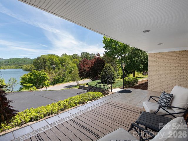 7 Glen Falls Road, Asheville, NC 28804