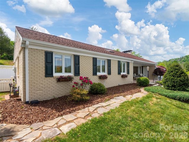 7 Glen Falls Road, Asheville, NC 28804