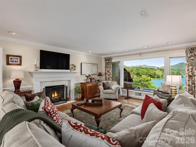 7 Glen Falls Road, Asheville, NC 28804