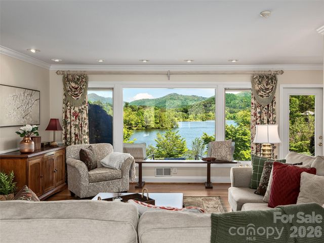 7 Glen Falls Road, Asheville, NC 28804