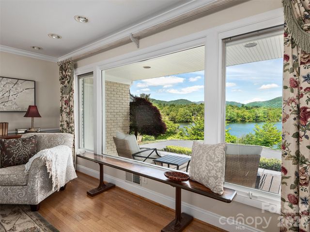 7 Glen Falls Road, Asheville, NC 28804