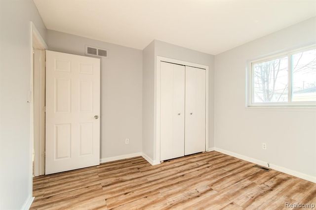 21816 E 10 Mile Road, Saint Clair Shores, MI 48080