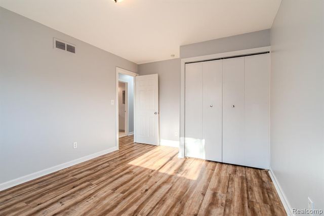 21816 E 10 Mile Road, Saint Clair Shores, MI 48080