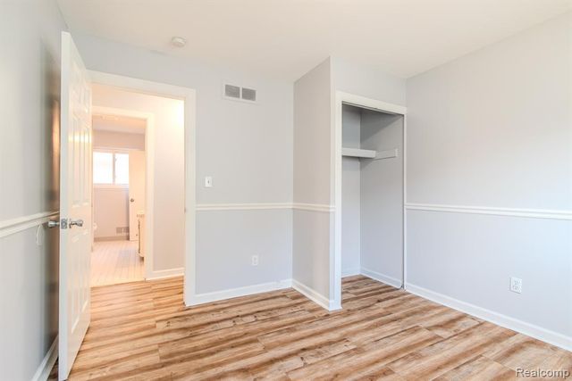 21816 E 10 Mile Road, Saint Clair Shores, MI 48080