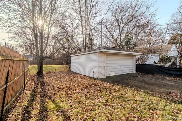 21816 E 10 Mile Road, Saint Clair Shores, MI 48080