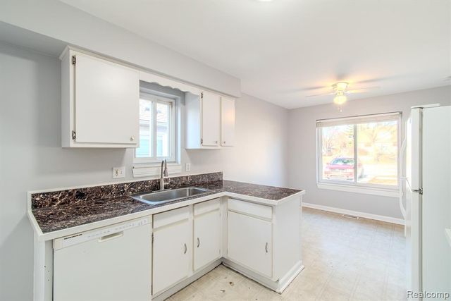 21816 E 10 Mile Road, Saint Clair Shores, MI 48080