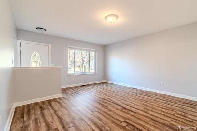 21816 E 10 Mile Road, Saint Clair Shores, MI 48080