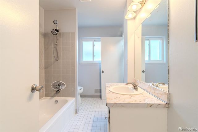 21816 E 10 Mile Road, Saint Clair Shores, MI 48080