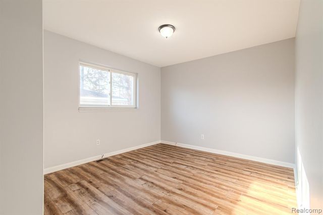 21816 E 10 Mile Road, Saint Clair Shores, MI 48080