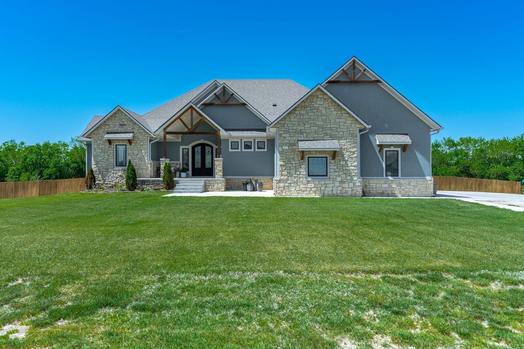7115 S Suzanne St, Derby, KS 67037