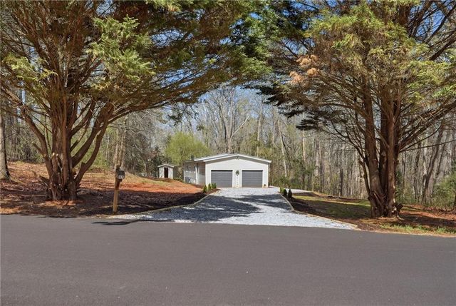 67 Forest Lake Circle Road, Pendergrass, GA 30567