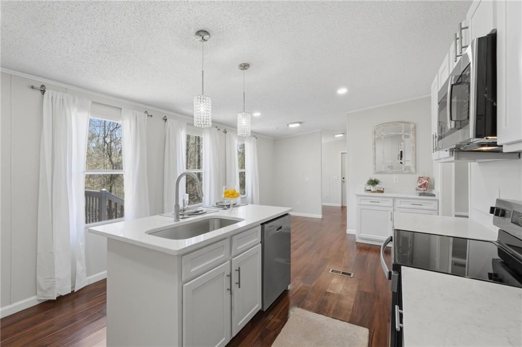 67 Forest Lake Circle Road, Pendergrass, GA 30567