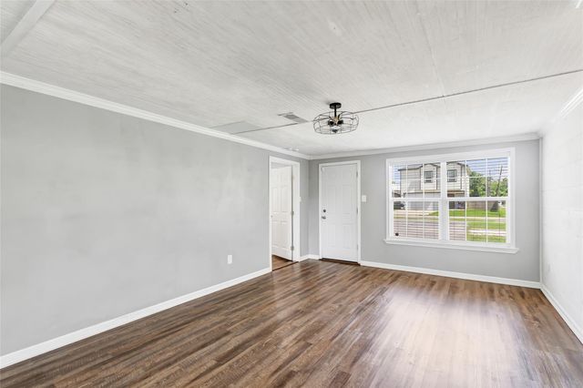202 E Kay Street, Dayton, TX 77535