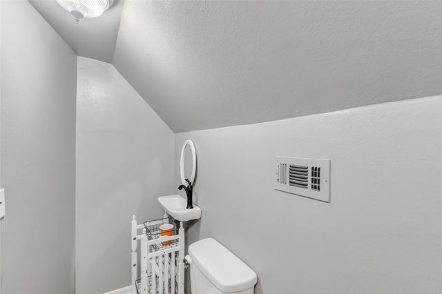 202 E Kay Street, Dayton, TX 77535