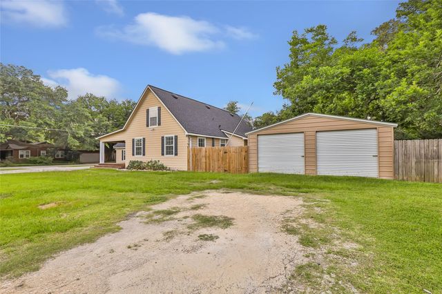 202 E Kay Street, Dayton, TX 77535