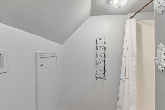 202 E Kay Street, Dayton, TX 77535