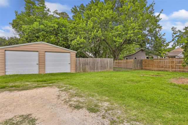 202 E Kay Street, Dayton, TX 77535