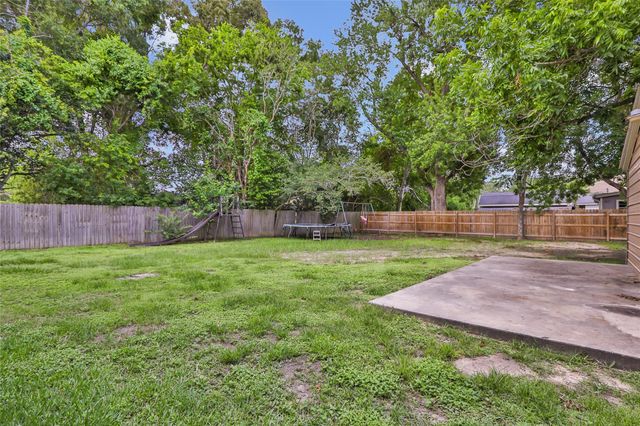 202 E Kay Street, Dayton, TX 77535