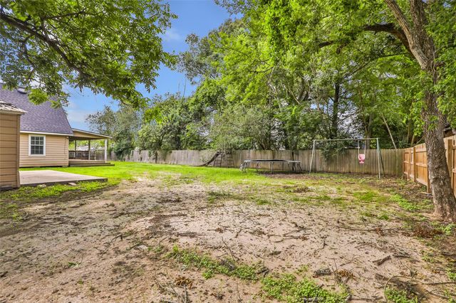 202 E Kay Street, Dayton, TX 77535