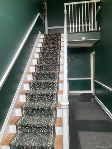 49-09 Hanford Street 1R, Douglaston, NY 11362