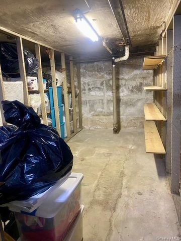 49-09 Hanford Street 1R, Douglaston, NY 11362