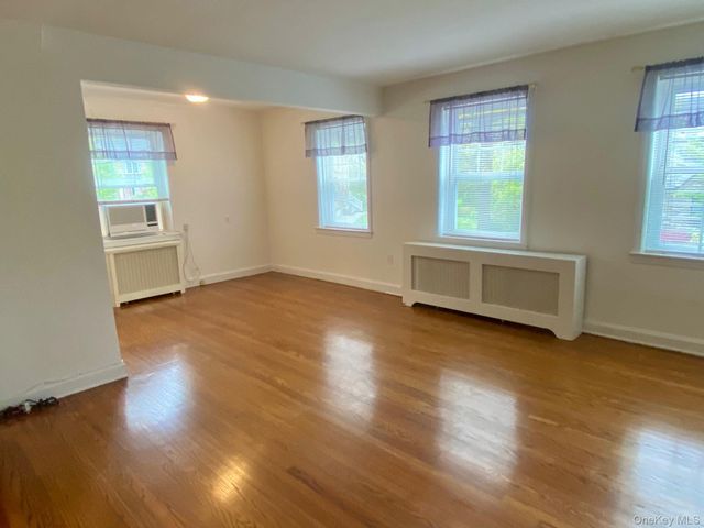 49-09 Hanford Street 1R, Douglaston, NY 11362