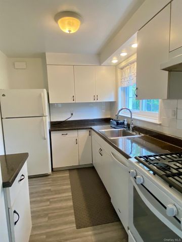 49-09 Hanford Street 1R, Douglaston, NY 11362