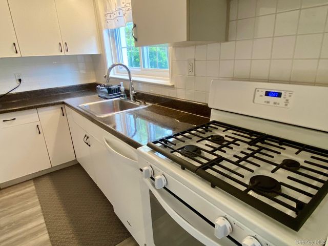 49-09 Hanford Street 1R, Douglaston, NY 11362