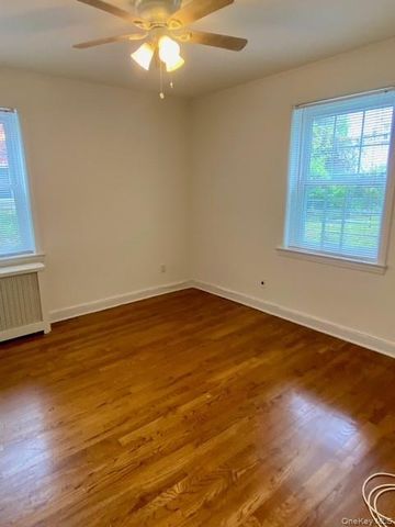 49-09 Hanford Street 1R, Douglaston, NY 11362