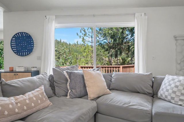 26041 Golf Links Dr, Pioneer, CA 95666