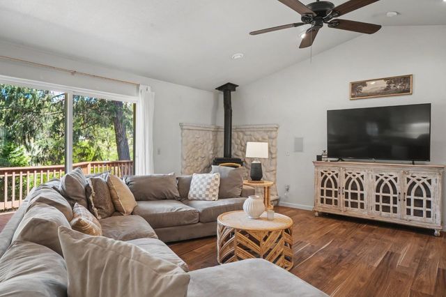 26041 Golf Links Dr, Pioneer, CA 95666